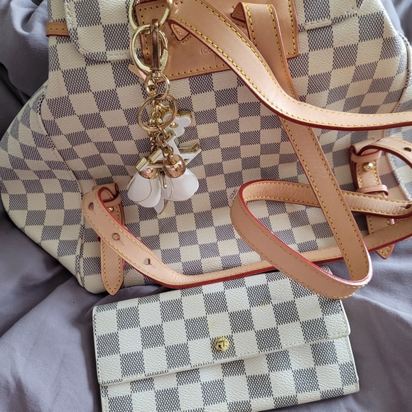 Woman's Purse - Picture 13 of 16